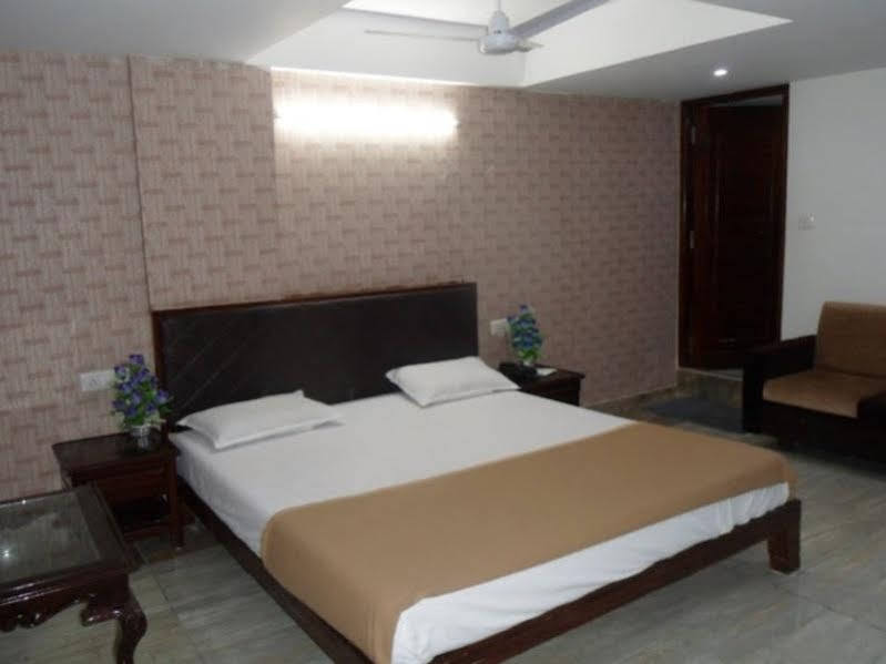 Hotel Seven Ahmedabad Eksteriør bilde